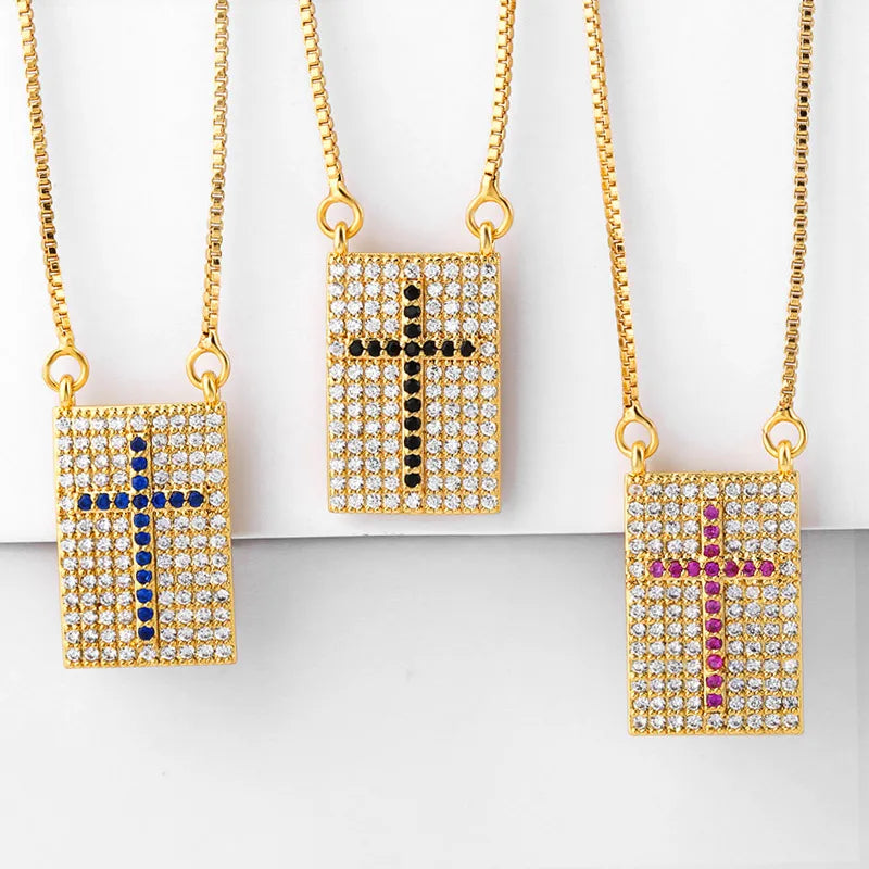 Colar Religioso - Cruz em Zircônias