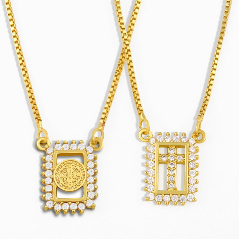 Colar Religioso - Cruz vazada com Cristais e Pérolas